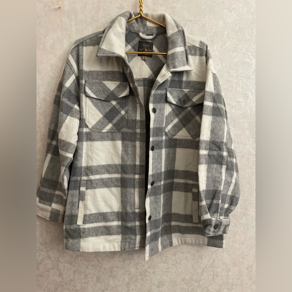 Outdoor collection women's medium gray / white plaid shacket
